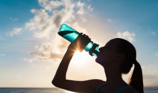 多喝热水的好处 大姨妈多喝热水的好处-九图集