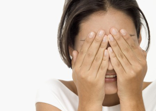 眼睛哭肿了怎么快速消肿 眼睛哭肿了怎么快速消肿热敷还是冷敷-九图集