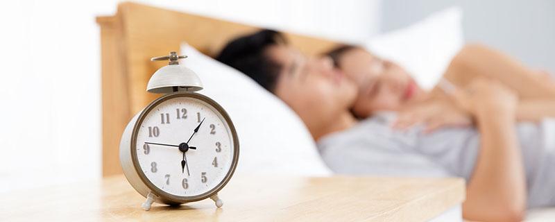 为什么睡觉醒来嘴巴很干 为什么睡觉醒来嘴巴特别干