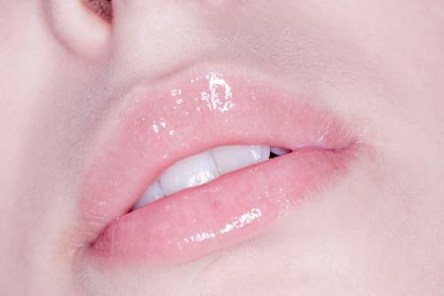 嘴唇干裂怎么办(嘴唇干裂怎么办快速有效的方法)