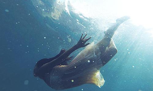 女生游泳会怀孕吗 游泳也会怀孕? 女孩游泳后怀孕-九图集