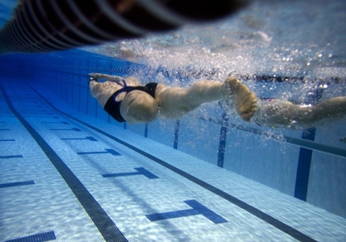 游泳要注意什么 孩子第一次游泳要注意什么-九图集