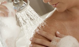 每天用牛奶洗澡可以美白吗（用牛奶洗身体可以美白吗）-九图集