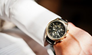 陶瓷手表链怎么清洗(陶瓷手表链脏了怎么清洗)