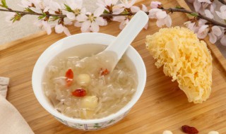 银耳莲子汤能隔夜喝吗(银耳莲子汤可以隔夜喝吗)