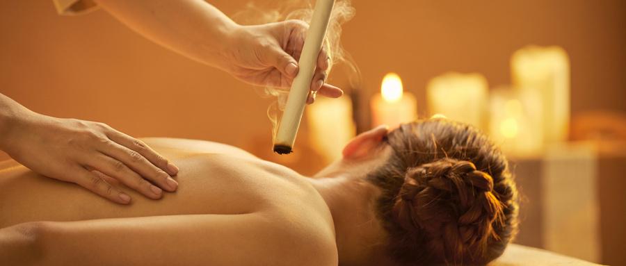 女人湿气重艾灸哪里 女人湿气重艾灸哪里艾草夏天泡脚的作用-九图集