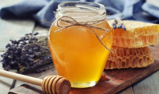 蜂蜜放冰箱变成白色固体还能吃吗 蜂蜜放冰箱里变成白色固体怎么办还能吃吗