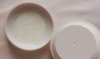 夏天要不要用散粉吗（夏天用散粉好还是用粉饼好）