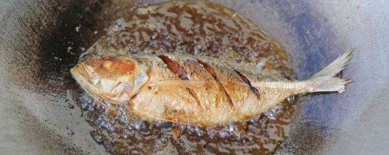 红烧鱼煎鱼如何不粘锅(红烧鱼怎么煎才不会粘锅)-九图集