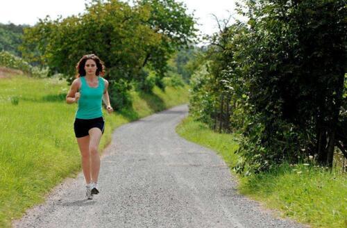 小孩跑步后嘴唇发紫怎么回事 小孩一跑步嘴唇发紫怎么回事-九图集
