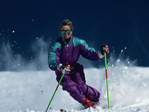 滑雪后浑身酸痛是怎么回事(滑雪后肌肉酸痛怎么办)-九图集
