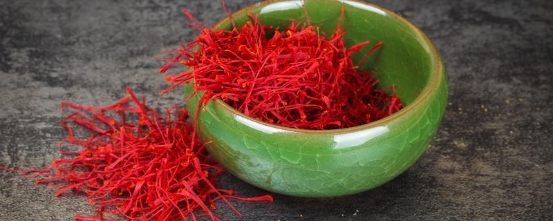 哺乳期每天可以喝藏红花泡的水吗 哺乳期能喝藏红花水吗?-九图集