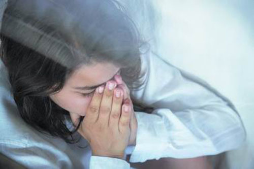 月经量多是什么原因（经期量大血块多怎么回事）-九图集