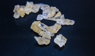 白糖和冰糖哪个好（冰糖和白冰糖哪个好）-九图集