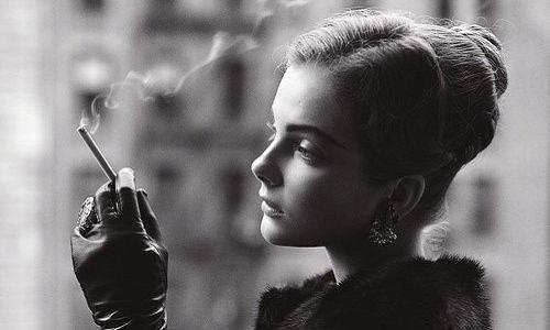 抽烟会导致月经不调吗(熬夜抽烟会导致月经不调吗)