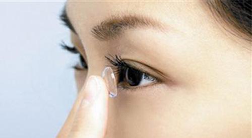 坐飞机可以戴隐形眼镜吗 坐飞机可以戴隐形眼镜吗?-九图集