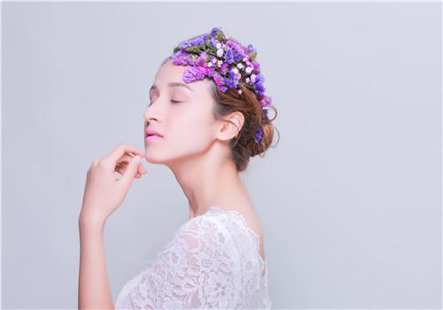 怎样保持嘴唇湿润(如何保持嘴唇湿润)