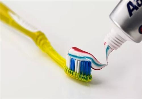 早晨刷牙为什么会恶心（早晨刷牙为什么会恶心反胃）-九图集