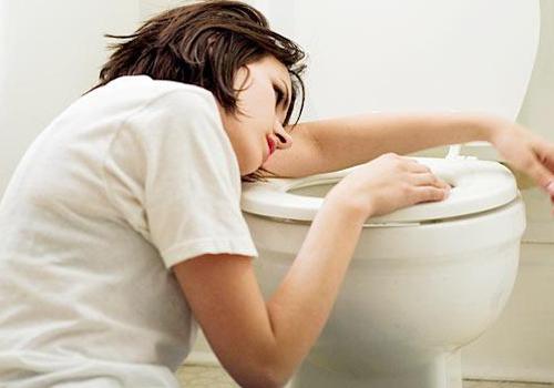 熬夜恶心想吐怎么回事(熬夜恶心想吐怎么回事儿)