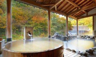 泡温泉有什么坏处吗（泡温泉的好处坏处）-九图集