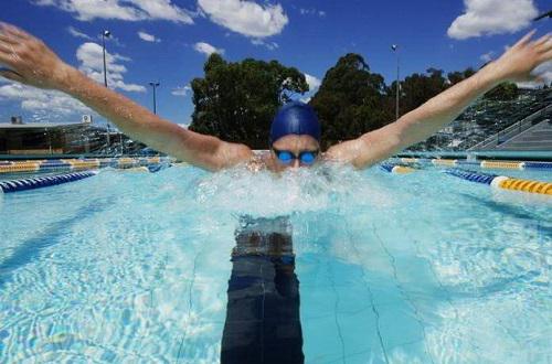 游泳时鼻子进水怎么办 游泳时鼻子进水怎么办呢-九图集
