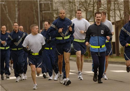 夜跑9点后还可以跑吗（夜跑9点后还可以跑吗吗）-九图集
