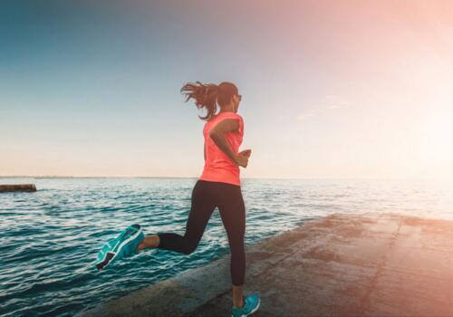 每天跑步半小时一个月瘦多少（每天跑步半小时一个月瘦多少斤百度）-九图集