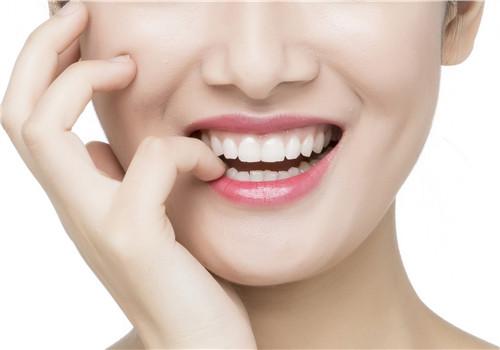 牙齿种植多少钱（牙齿种植多少钱一颗）-九图集