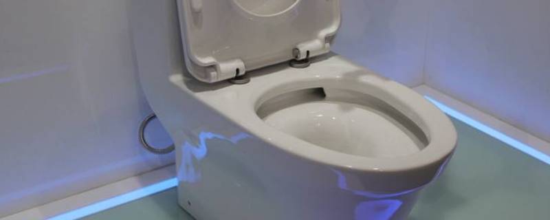 纸巾堵住了马桶如何自己快速疏通（马桶被湿巾纸堵了如何自己快速疏通）-九图集