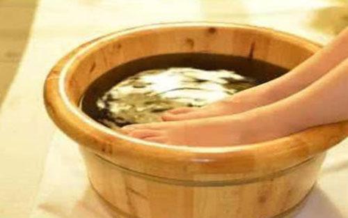 姜粉泡脚有什么好处 三伏天生姜粉泡脚有什么好处