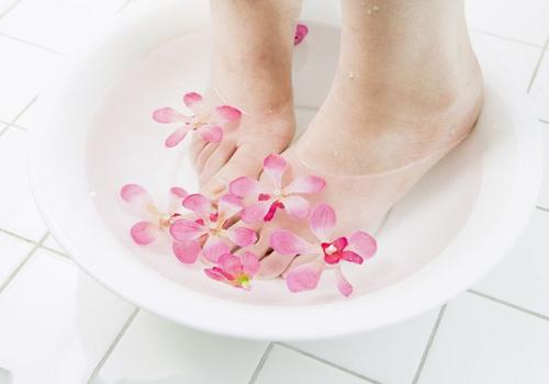 冬天用什么泡脚最好 冬天用什么泡脚最好?-九图集