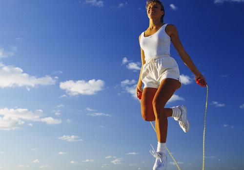 跳绳漏尿是怎么回事（产后跳绳漏尿是怎么回事）-九图集