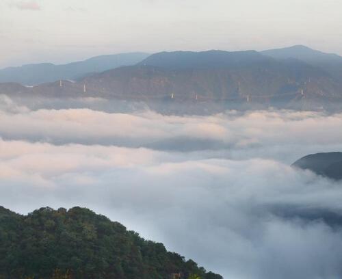 爬山的最佳时间（爬山的最佳时间是春天英语）