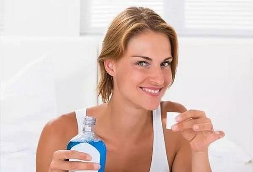 漱口水可以代替刷牙吗（漱口水可以代替刷牙吗 隐形牙套）-九图集