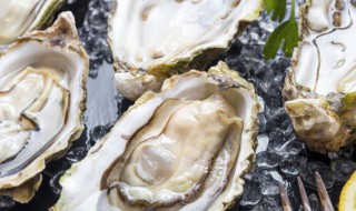 生蚝里面绿色的像屎一样的能吃吗 生蚝里面一坨绿色都能吃吗?