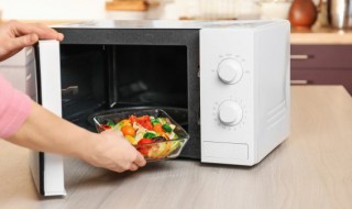 微波炉上的膜要撕掉吗 微波炉上面的膜要撕掉吗