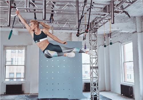 平板支撑和跑步哪个好(平板支撑和跑步哪个更减肥)-九图集