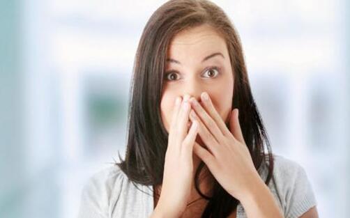 打嗝按哪个穴位 打嗝按哪个部位可以止嗝图-九图集