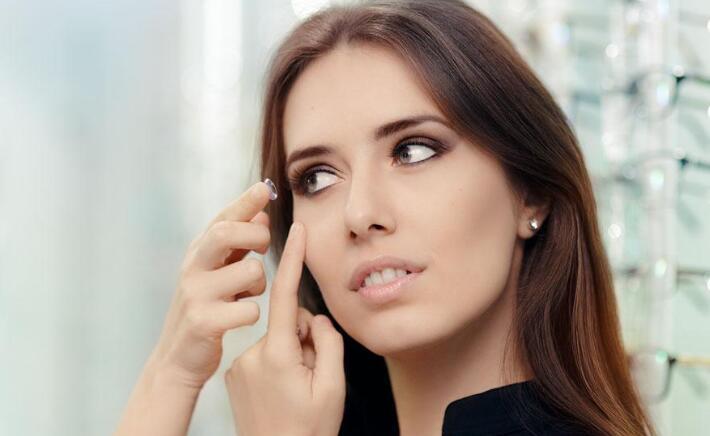 隐形眼镜的保养和清洁方法 隐形眼镜的保养和清洁方法图解-九图集