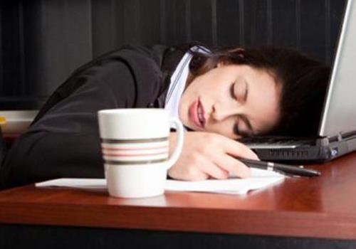 晚上老熬夜有什么危害（晚上长期熬夜的危害性）-九图集