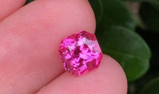 尖晶石怎么清洗(水晶矿石怎么清洗)