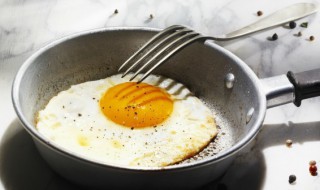 微波炉煮鸡蛋爆炸后样清洗 微波炉加热鸡蛋炸了怎么处理