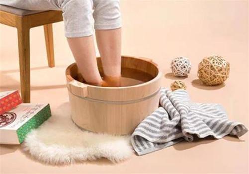 用醋泡脚可以治脚气吗 用醋泡脚可以治脚气吗性生活动取消