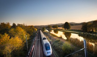 高铁为什么只有一根电线 高铁为何只有一根电线-九图集