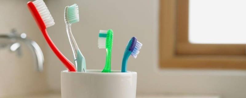 牙刷掉地上洗干净了还能用吗（牙刷掉地上脏了还能用吗）-九图集