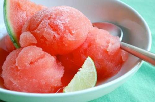 高血压吃西瓜可以吗 请问高血压可以吃西瓜吗