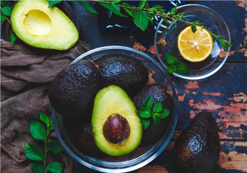 牛油果榨汁配什么 牛油果榨汁配什么水果-九图集