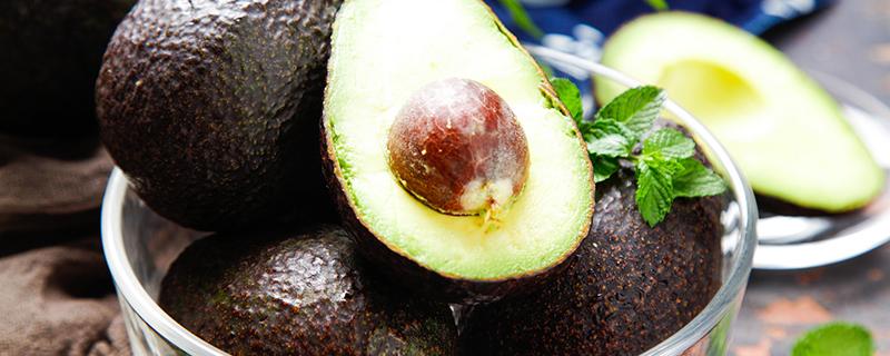 牛油果可不可以和香蕉一起吃(牛油果能不能和香蕉一起吃)