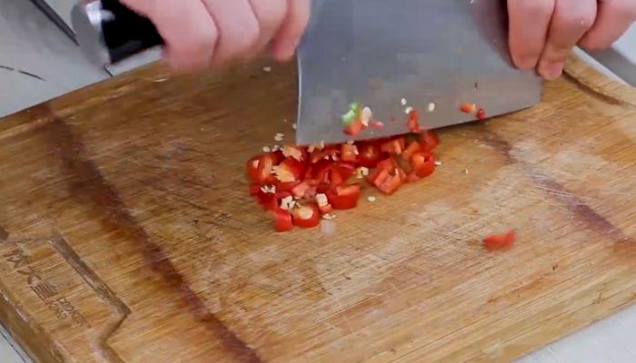 尖椒皮蛋的做法 尖椒皮蛋怎么做