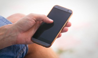 用什么清洗手机屏幕最好 清洗手机屏幕有什么好方法-九图集